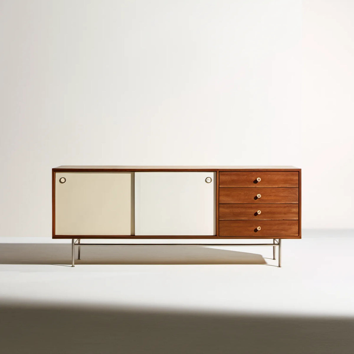 Komoda modernistyczna orzechowo-kremowa ze stalowymi nogami, 180 x 45 x 75 cm